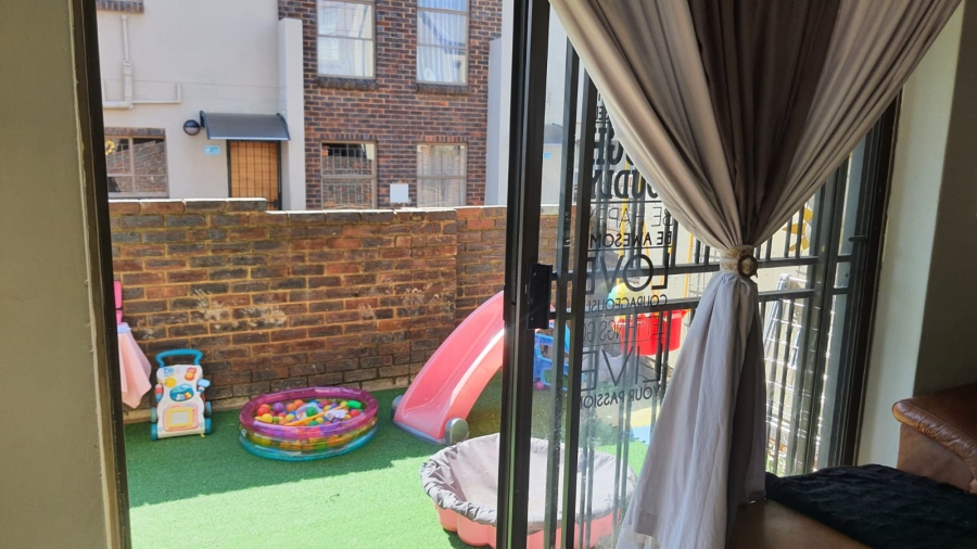 2 Bedroom Property for Sale in Noordheuwel Gauteng