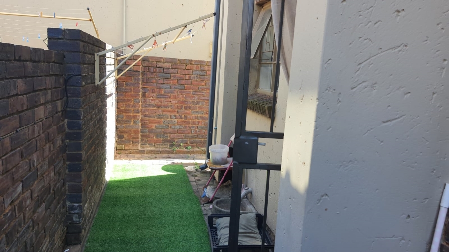 2 Bedroom Property for Sale in Noordheuwel Gauteng