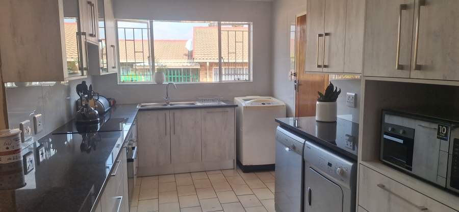 3 Bedroom Property for Sale in Rant En Dal Gauteng