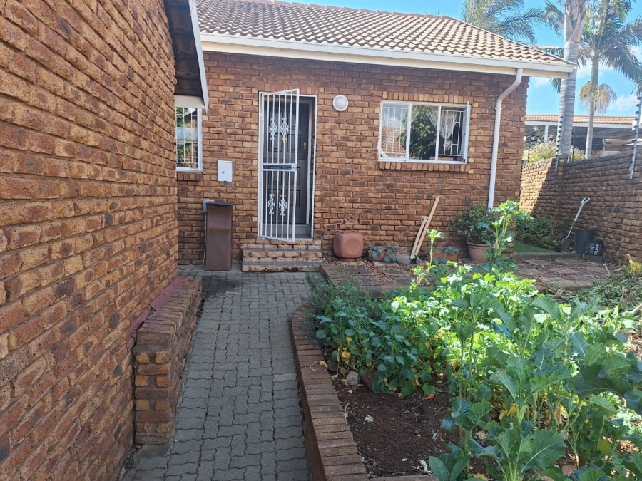 To Let 3 Bedroom Property for Rent in Norkem Park Gauteng