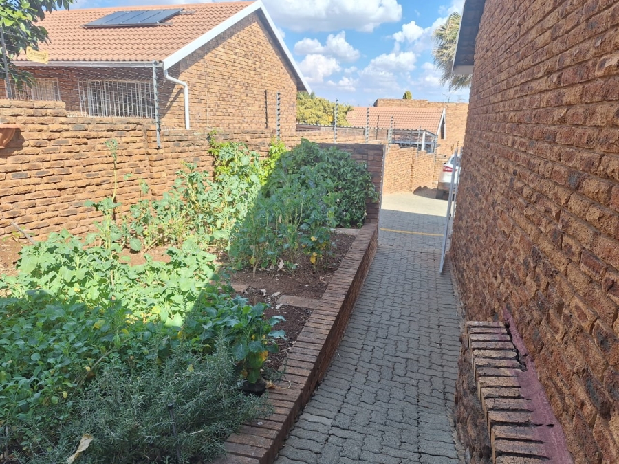To Let 3 Bedroom Property for Rent in Norkem Park Gauteng
