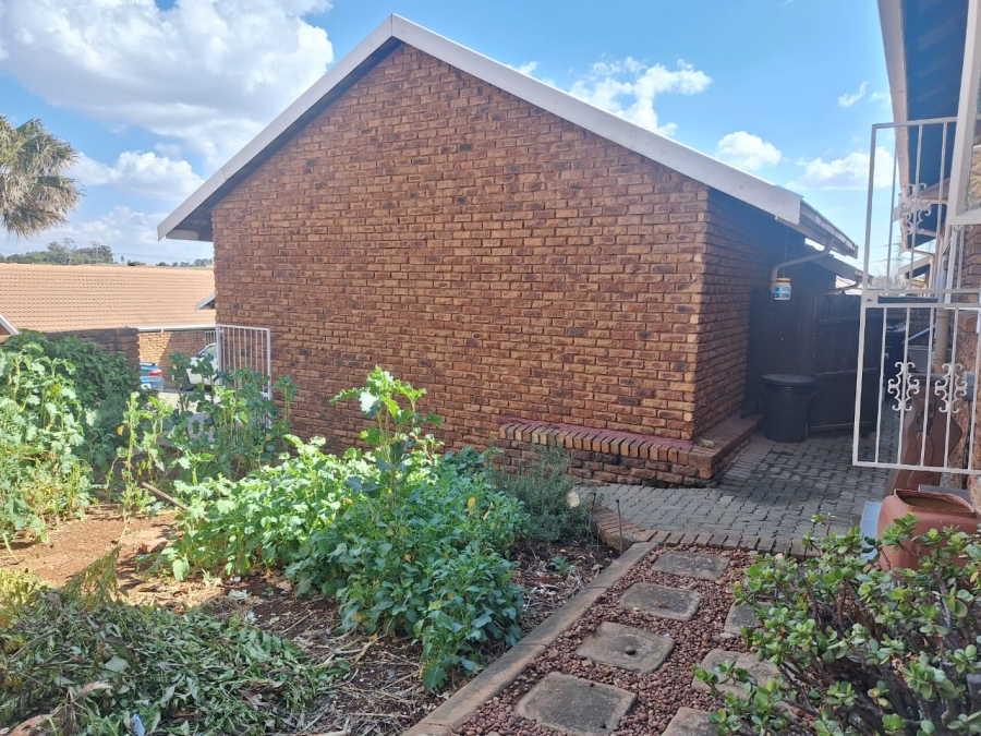 To Let 3 Bedroom Property for Rent in Norkem Park Gauteng