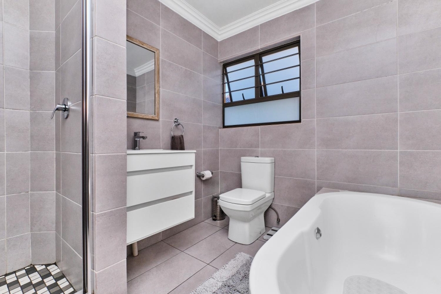 3 Bedroom Property for Sale in Barbeque Downs Gauteng