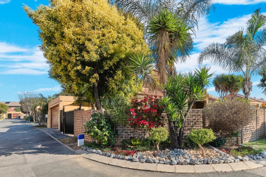 3 Bedroom Property for Sale in Barbeque Downs Gauteng