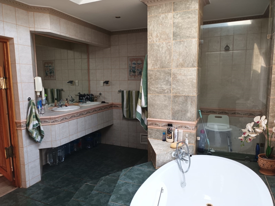 8 Bedroom Property for Sale in Northcliff Gauteng