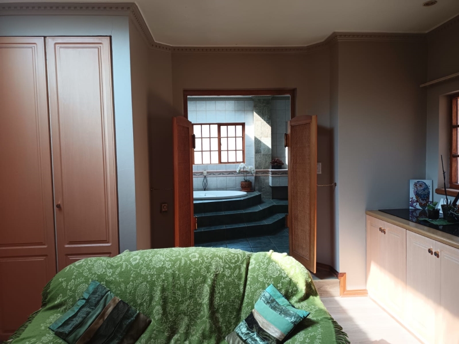 8 Bedroom Property for Sale in Northcliff Gauteng