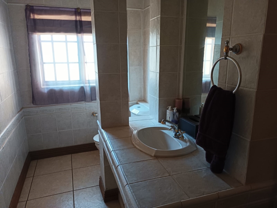 8 Bedroom Property for Sale in Northcliff Gauteng