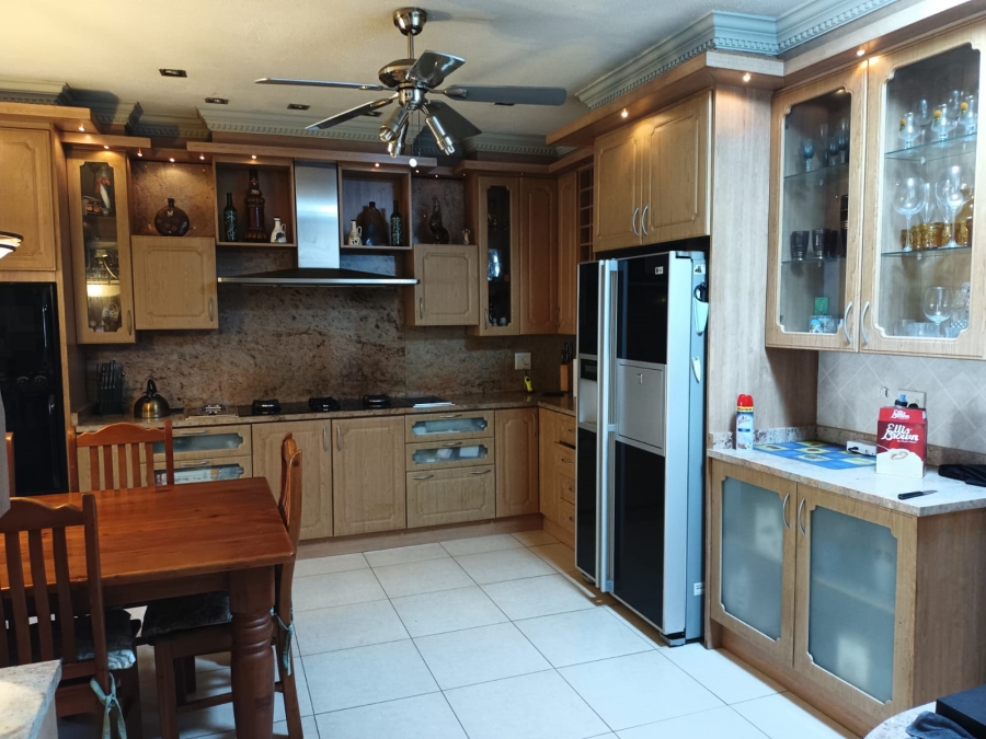 8 Bedroom Property for Sale in Northcliff Gauteng