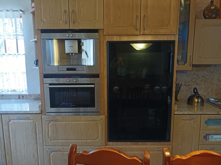 8 Bedroom Property for Sale in Northcliff Gauteng