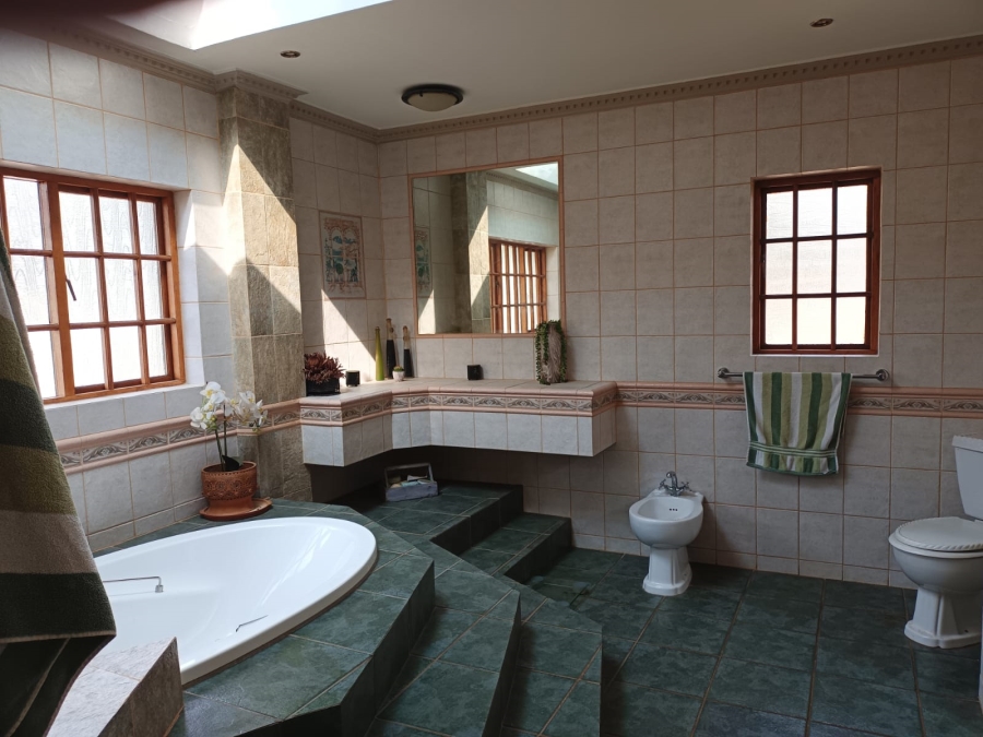 8 Bedroom Property for Sale in Northcliff Gauteng
