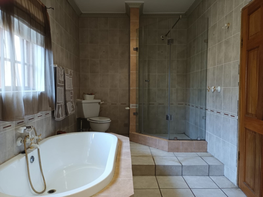 8 Bedroom Property for Sale in Northcliff Gauteng