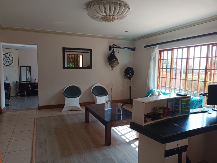 8 Bedroom Property for Sale in Northcliff Gauteng