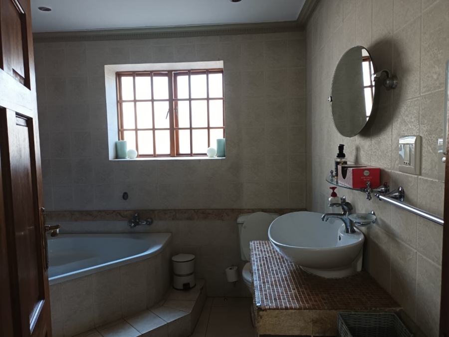 8 Bedroom Property for Sale in Northcliff Gauteng