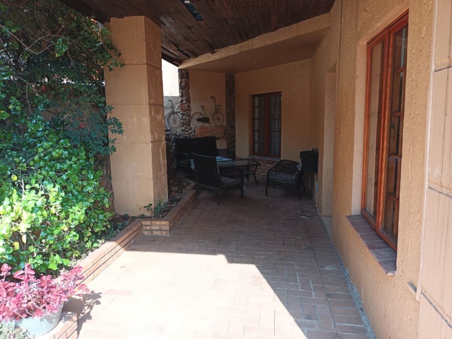 8 Bedroom Property for Sale in Northcliff Gauteng