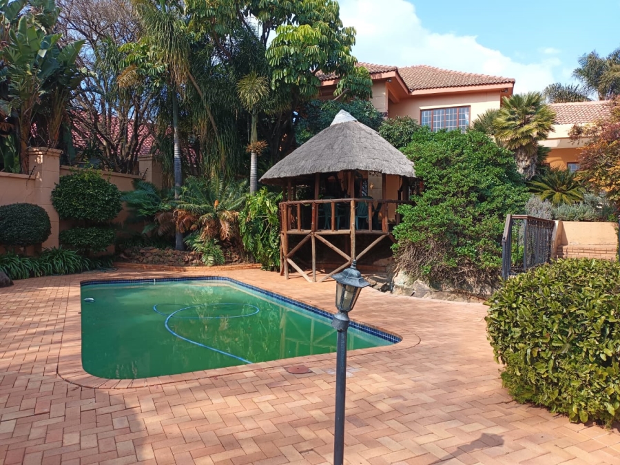 8 Bedroom Property for Sale in Northcliff Gauteng