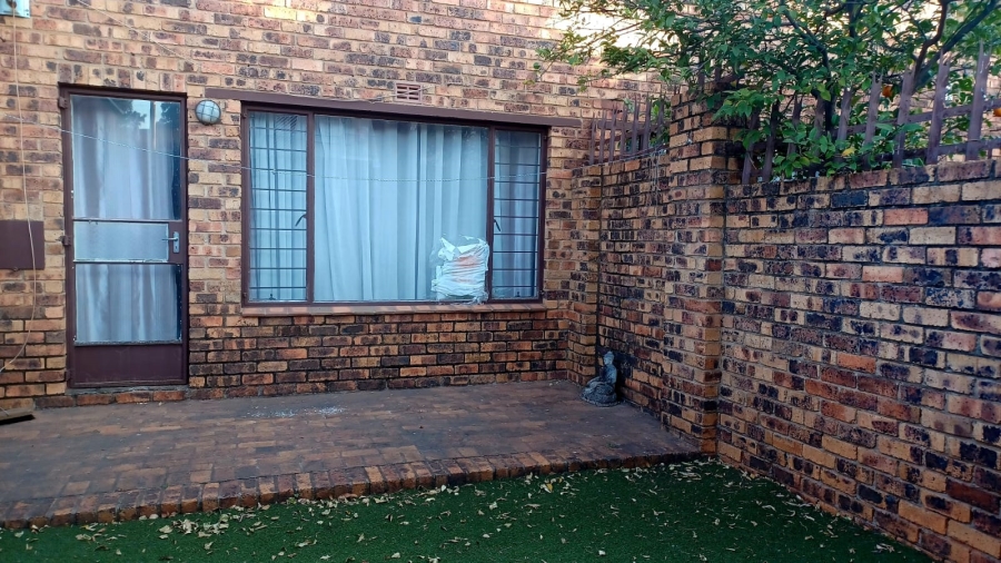 2 Bedroom Property for Sale in Windsor East Gauteng