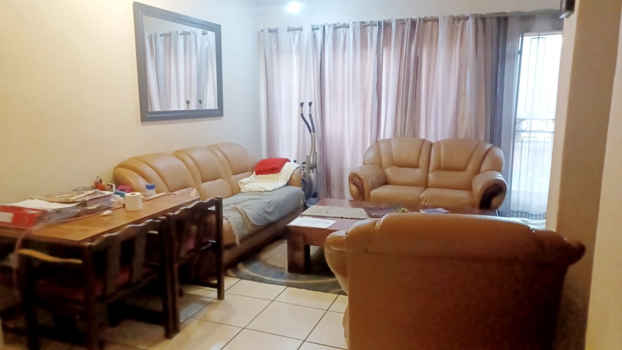 2 Bedroom Property for Sale in Windsor East Gauteng