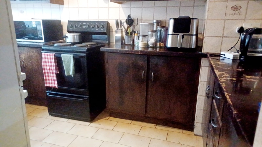 2 Bedroom Property for Sale in Windsor East Gauteng