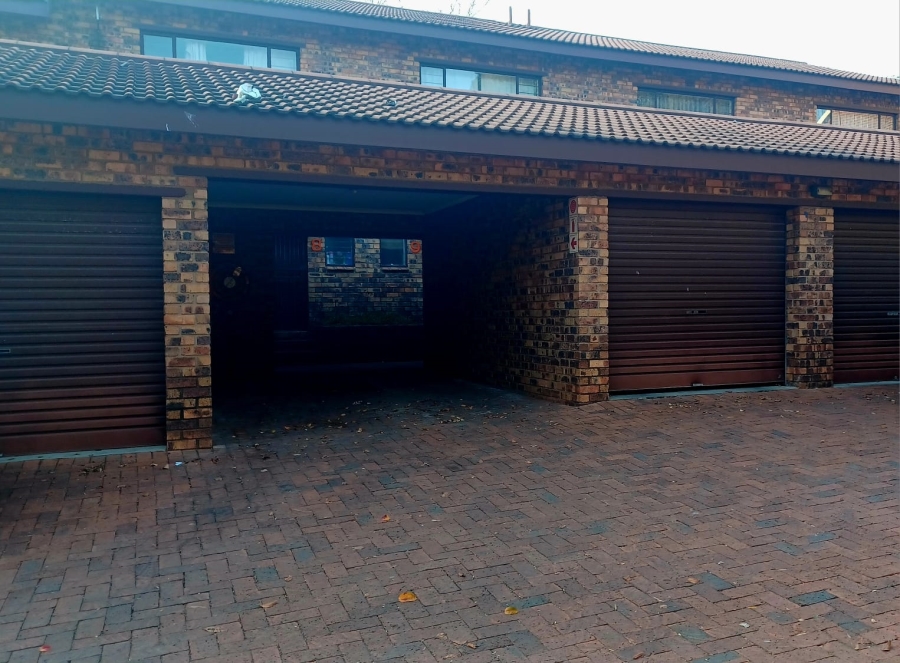 2 Bedroom Property for Sale in Windsor East Gauteng
