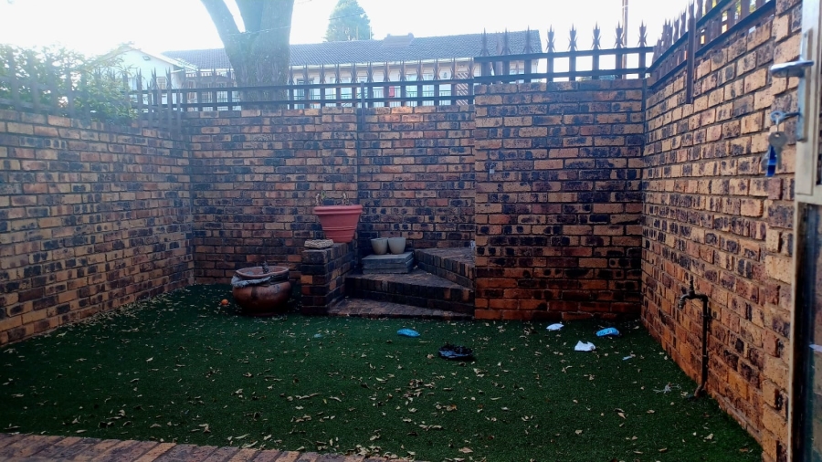 2 Bedroom Property for Sale in Windsor East Gauteng