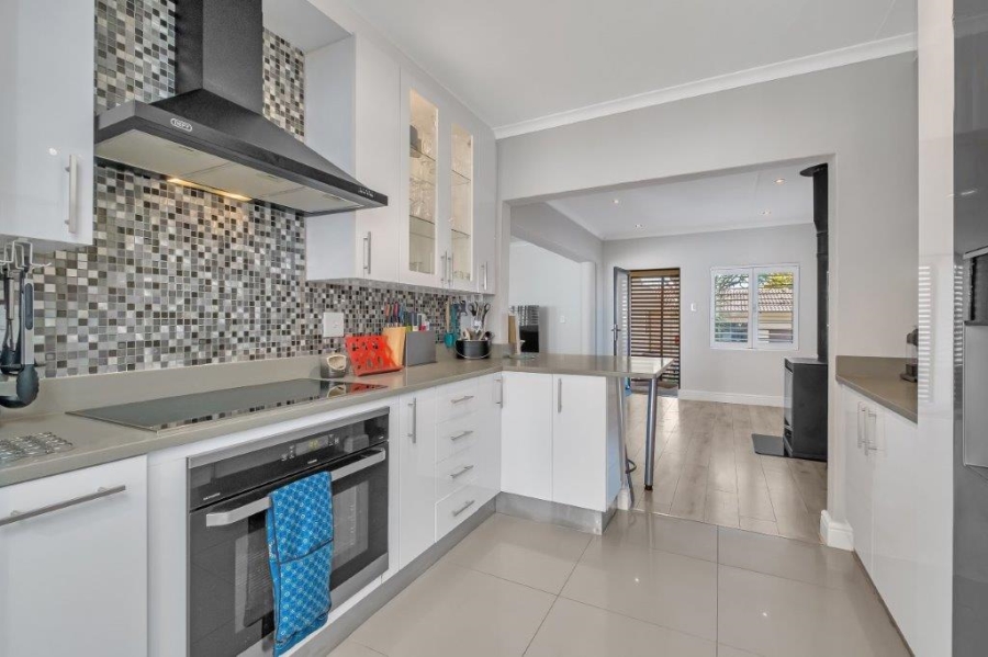 3 Bedroom Property for Sale in Linden Gauteng