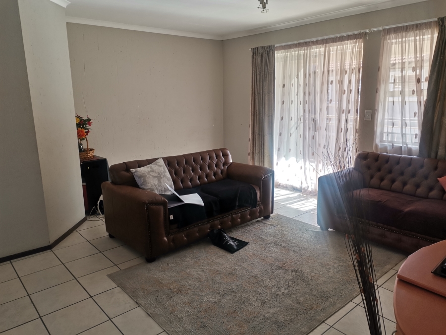 2 Bedroom Property for Sale in Cloverdene Gauteng