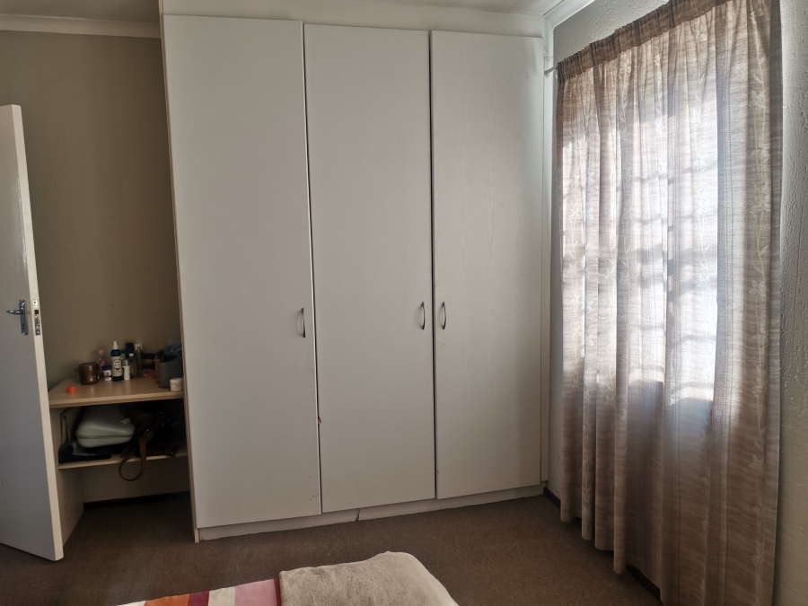 2 Bedroom Property for Sale in Cloverdene Gauteng