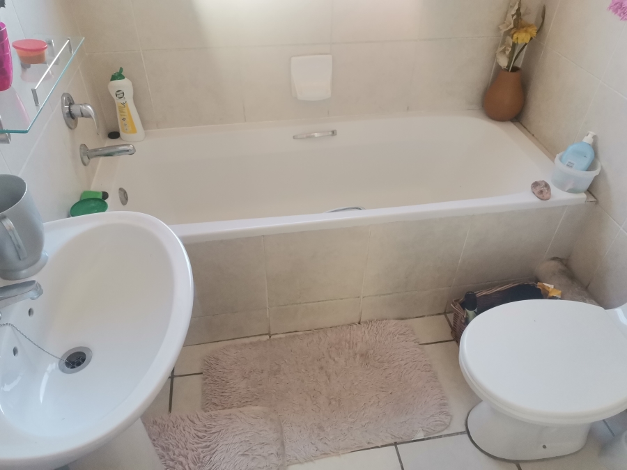 2 Bedroom Property for Sale in Cloverdene Gauteng
