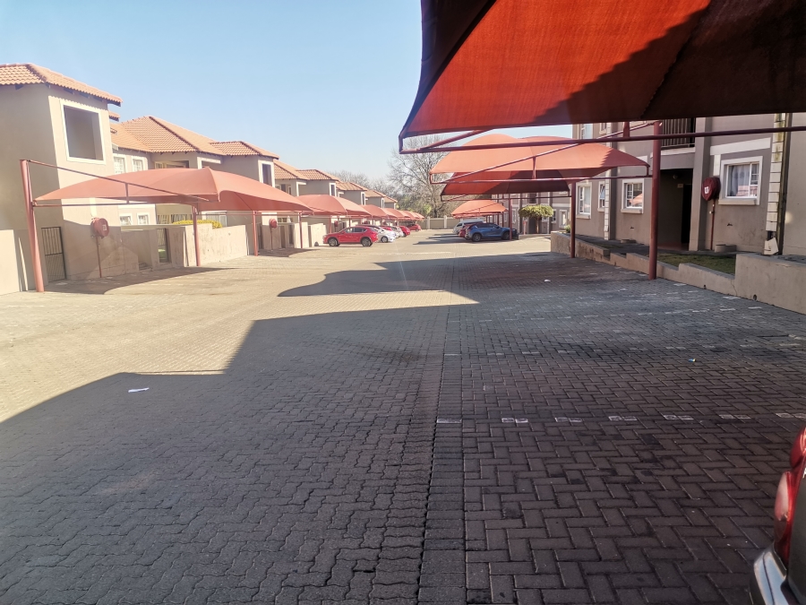 2 Bedroom Property for Sale in Cloverdene Gauteng
