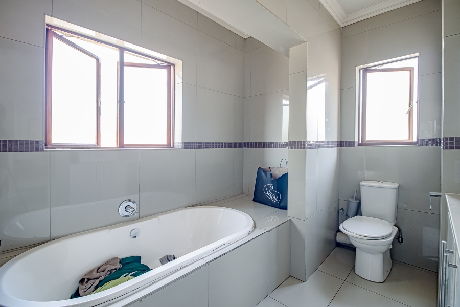 4 Bedroom Property for Sale in Amberfield Gauteng