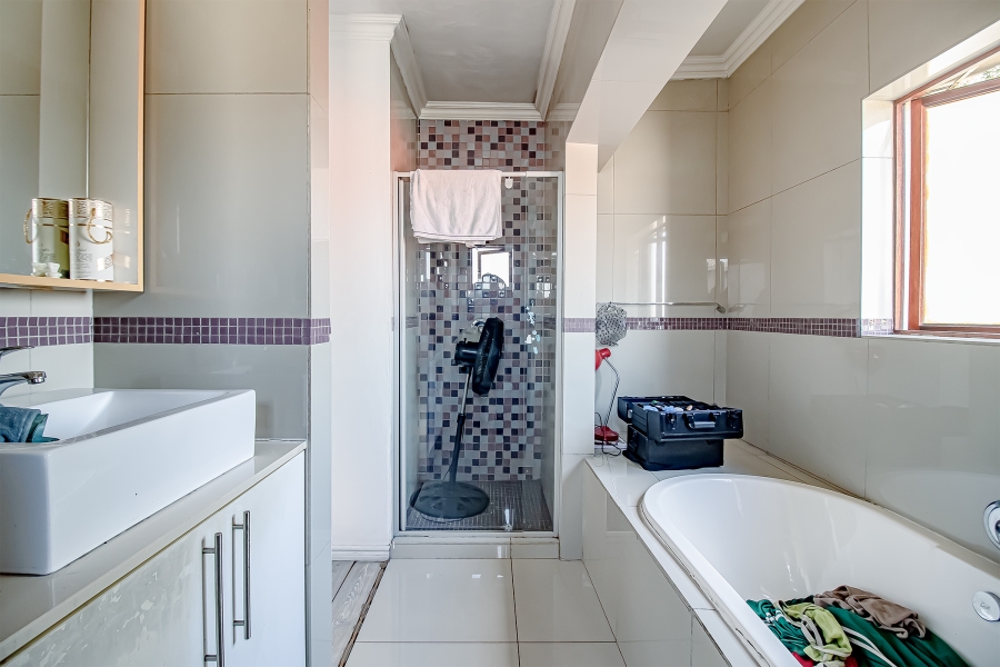 4 Bedroom Property for Sale in Amberfield Gauteng