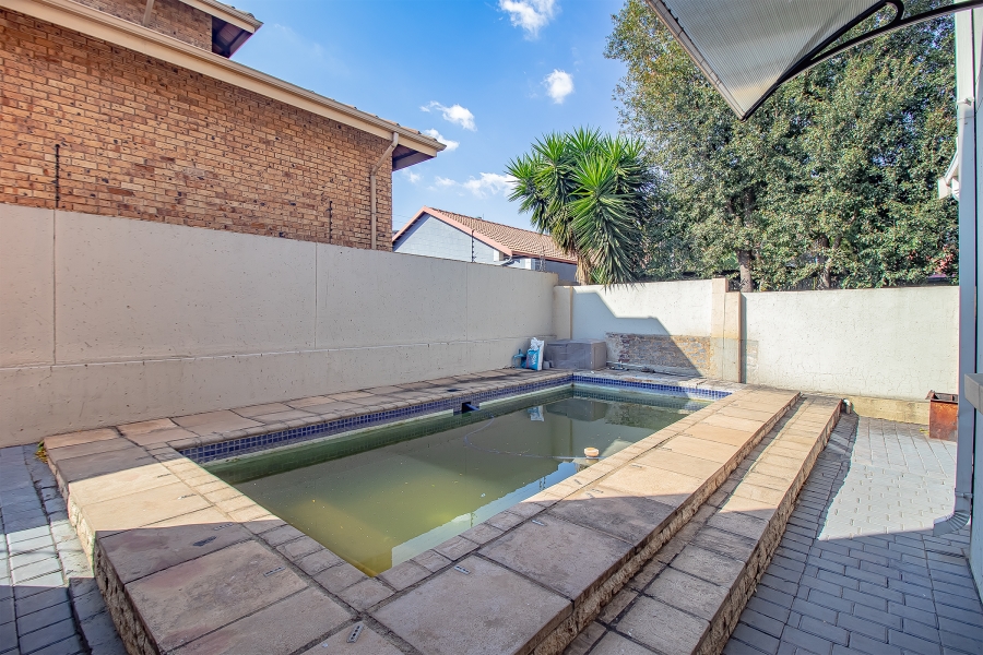4 Bedroom Property for Sale in Amberfield Gauteng