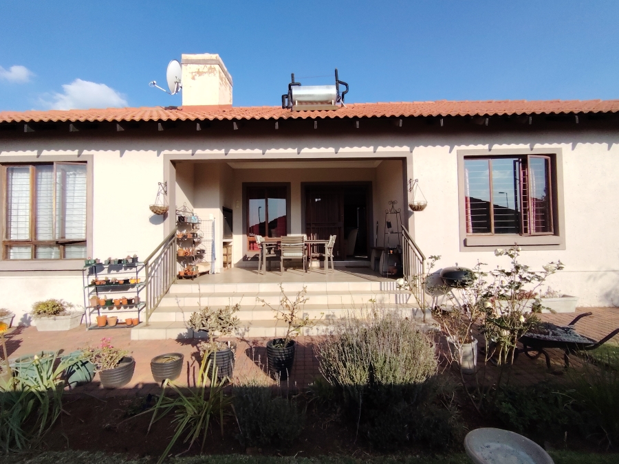 3 Bedroom Property for Sale in Monavoni Gauteng