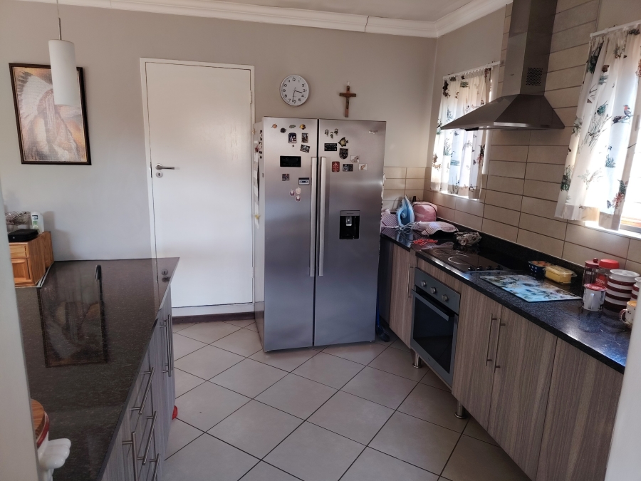 3 Bedroom Property for Sale in Monavoni Gauteng