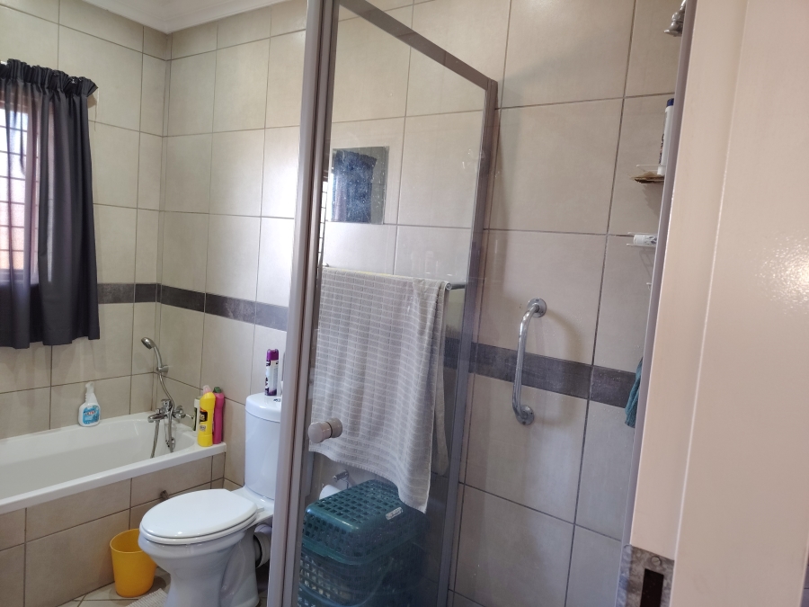 3 Bedroom Property for Sale in Monavoni Gauteng