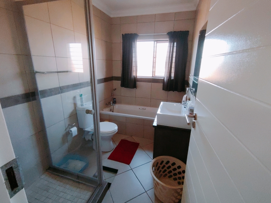 3 Bedroom Property for Sale in Monavoni Gauteng