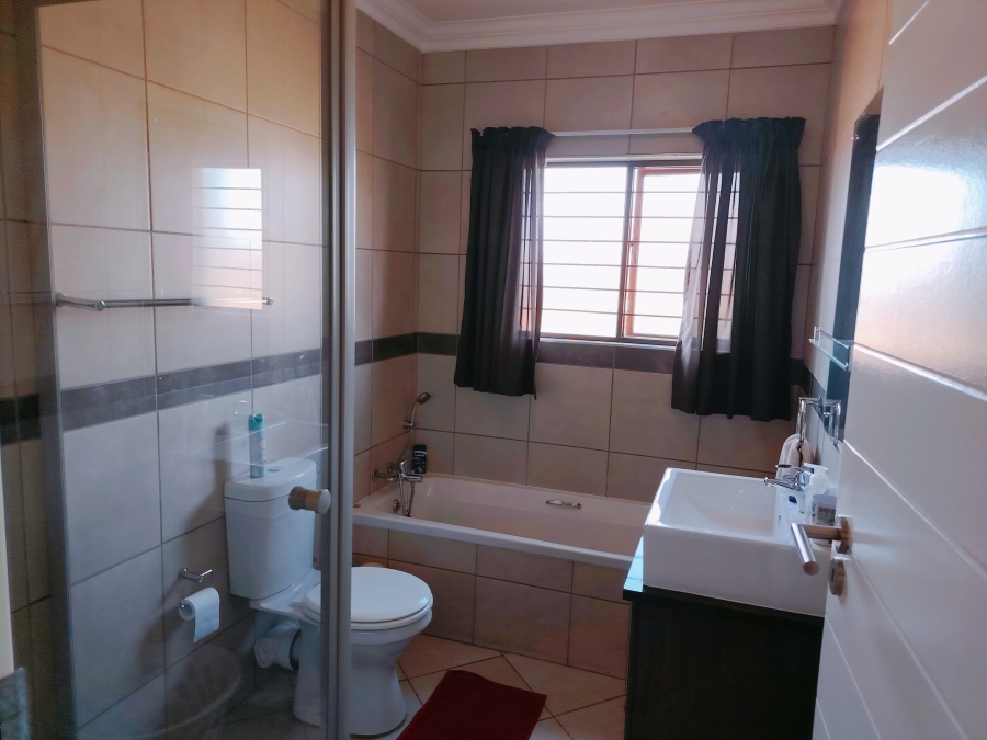 3 Bedroom Property for Sale in Monavoni Gauteng