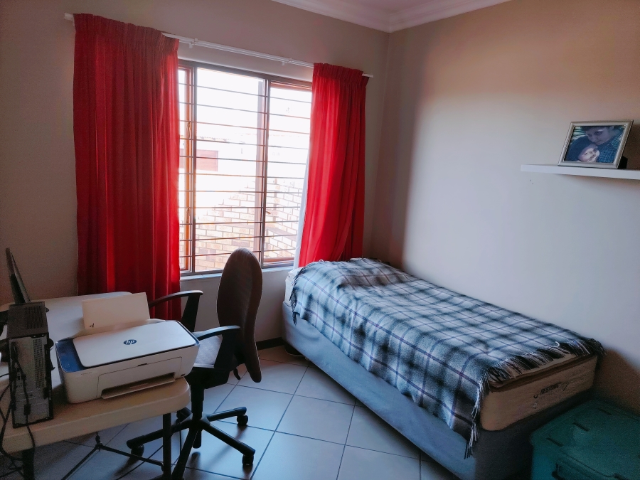 3 Bedroom Property for Sale in Monavoni Gauteng