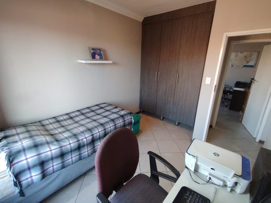 3 Bedroom Property for Sale in Monavoni Gauteng