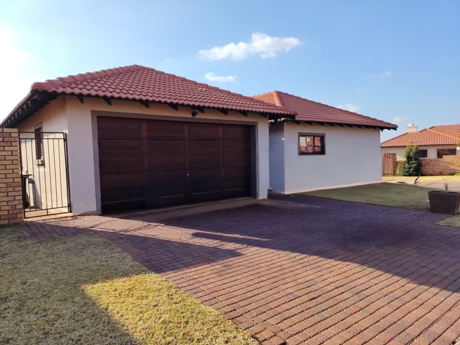 3 Bedroom Property for Sale in Monavoni Gauteng