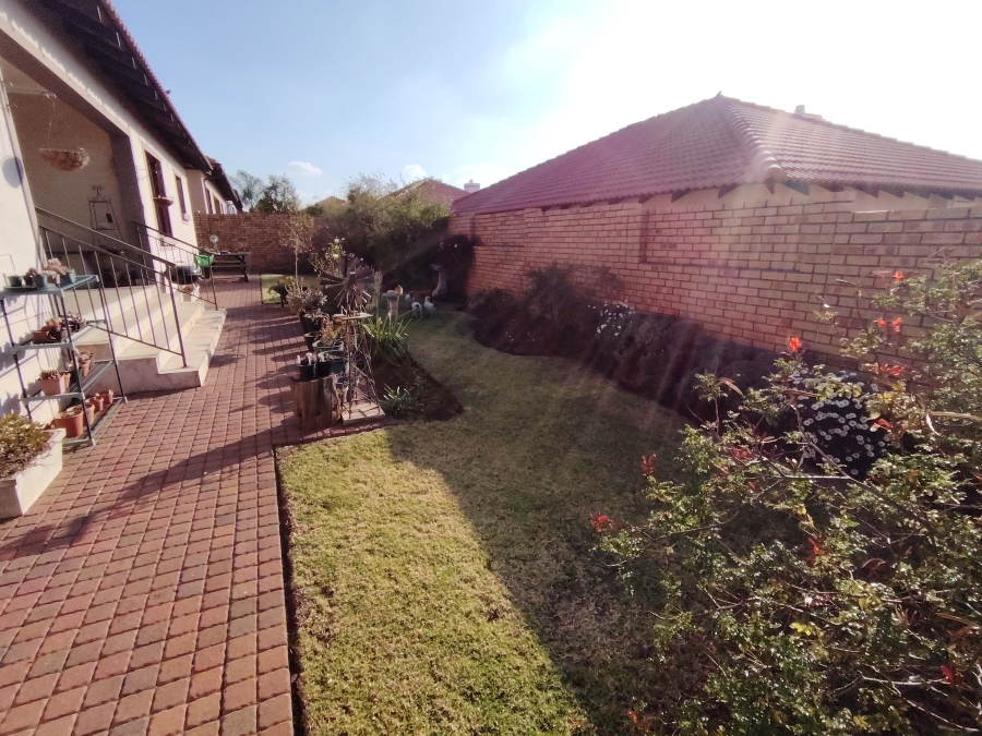 3 Bedroom Property for Sale in Monavoni Gauteng