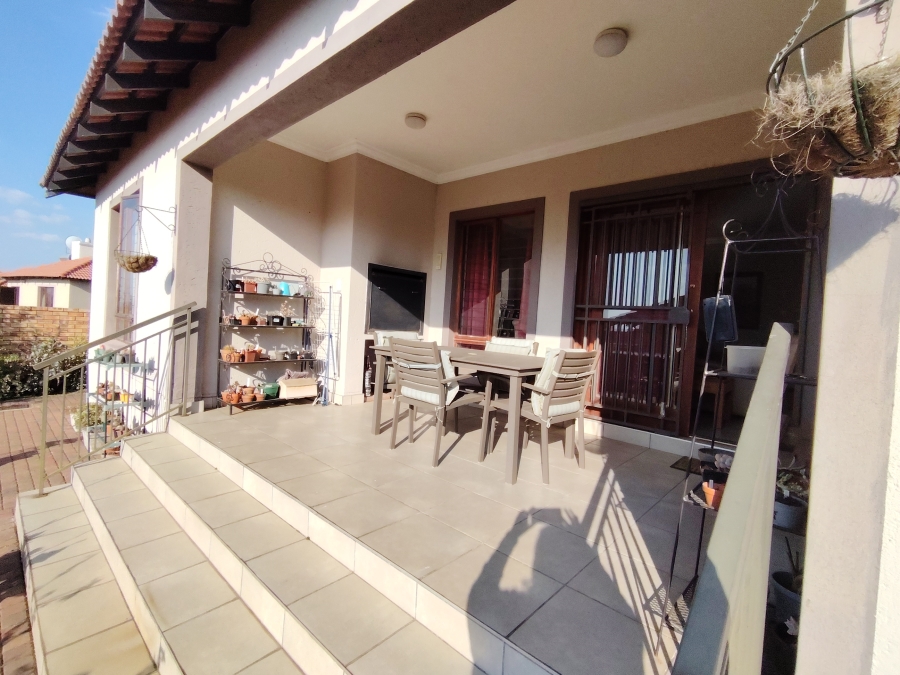 3 Bedroom Property for Sale in Monavoni Gauteng