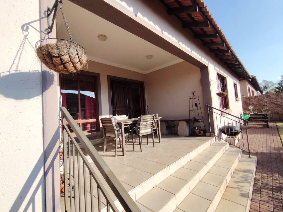 3 Bedroom Property for Sale in Monavoni Gauteng