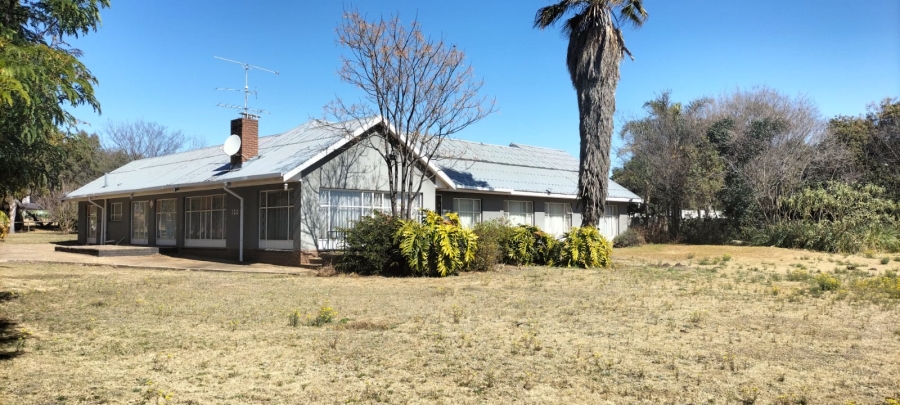 6 Bedroom Property for Sale in Bootha A H Gauteng
