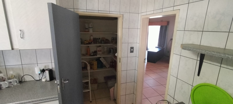 6 Bedroom Property for Sale in Bootha A H Gauteng