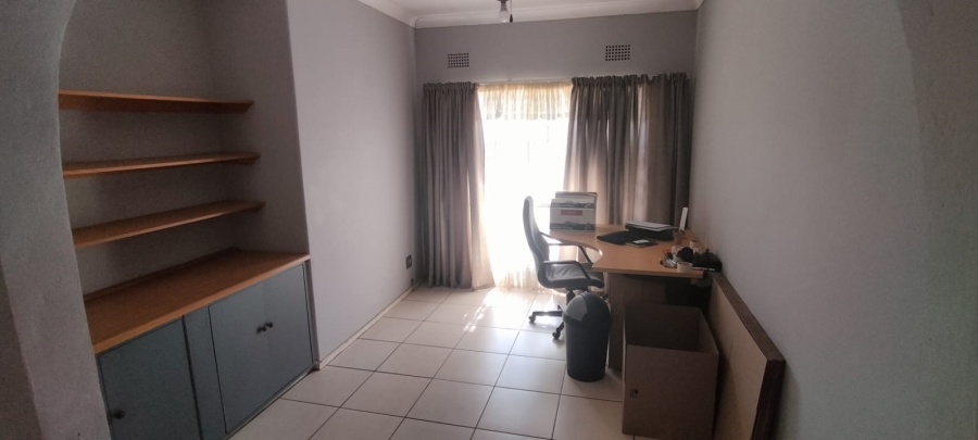 6 Bedroom Property for Sale in Bootha A H Gauteng