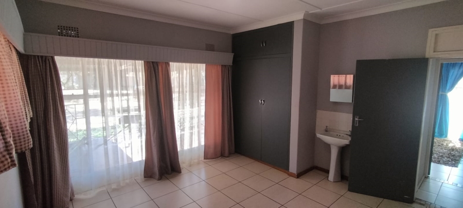6 Bedroom Property for Sale in Bootha A H Gauteng