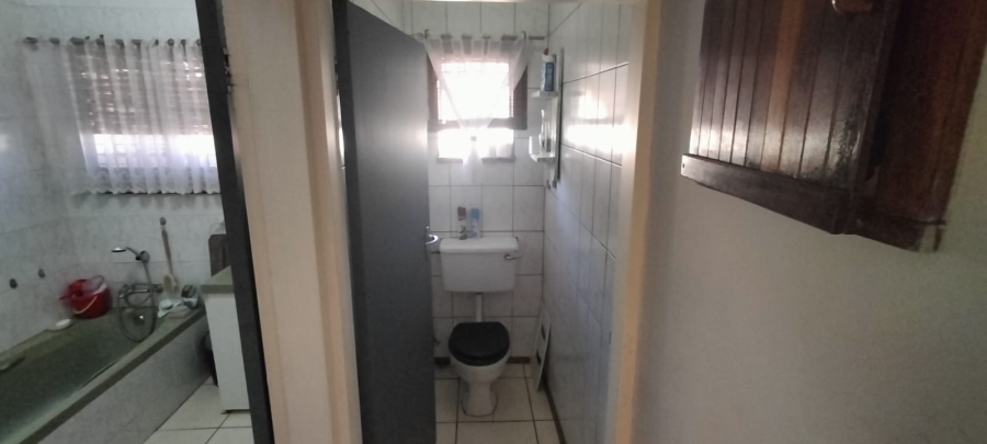6 Bedroom Property for Sale in Bootha A H Gauteng