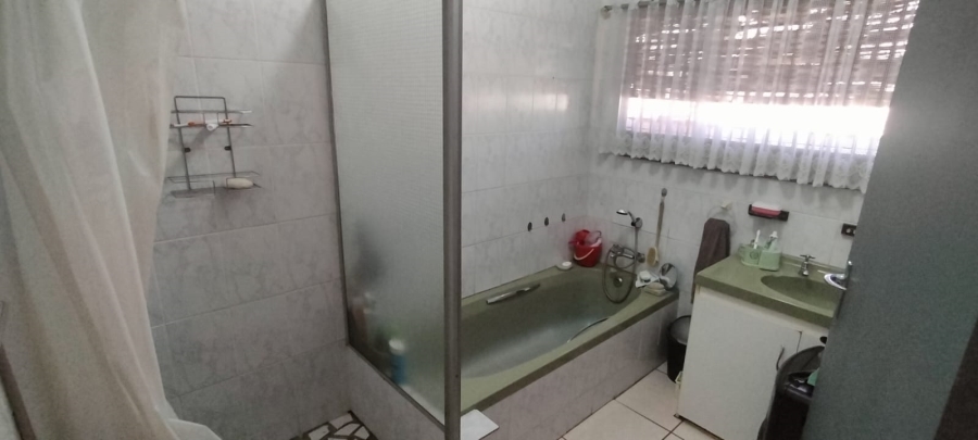 6 Bedroom Property for Sale in Bootha A H Gauteng