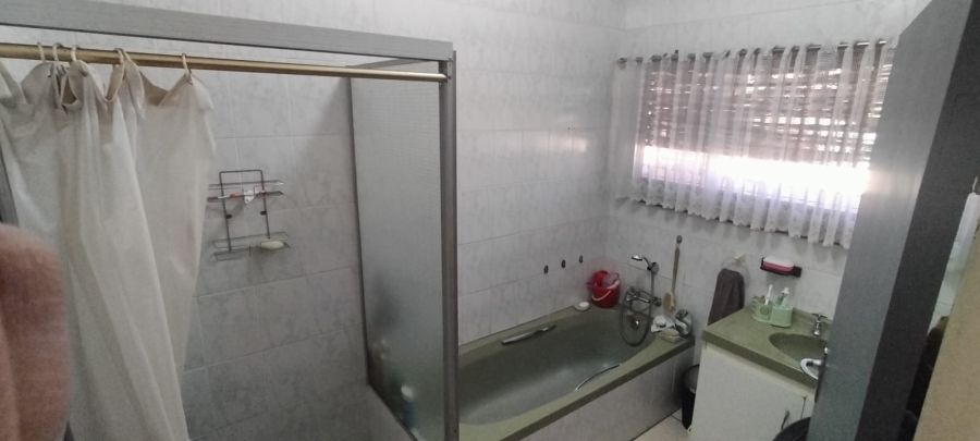 6 Bedroom Property for Sale in Bootha A H Gauteng